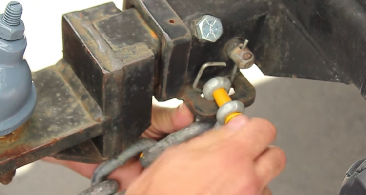 Attaching The Trailer Safety Chain